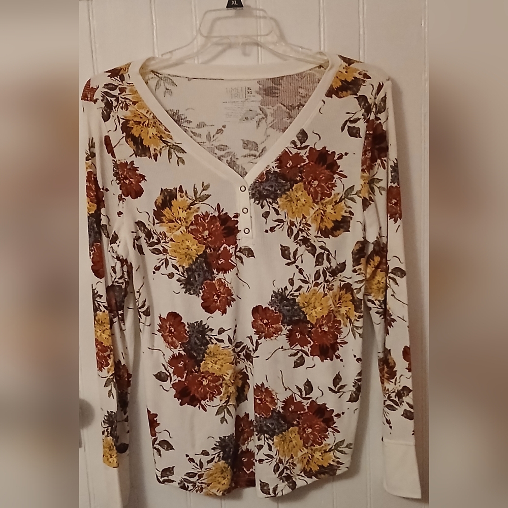 Cool casual floral top Size XL by Time and Tru New and Never Worn